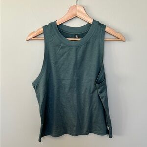 NWOT Vuori Women's Sleeveless Green Top